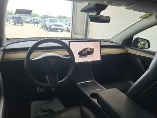 Tesla Model Y 2023 AWD Performance 4dr Crossover