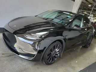 Tesla Model Y 2023 AWD Performance 4dr Crossover
