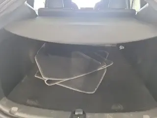 Tesla Model Y 2023 AWD Performance 4dr Crossover