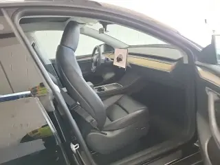 Tesla Model Y 2023 AWD Performance 4dr Crossover