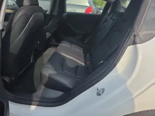 Tesla Model 3 2023 AWD Performance 4dr Sedán