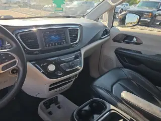 Chrysler Voyager 2020 LXi 4 puertas Mini-Van