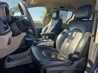 Chrysler Voyager 2020 LXi 4 puertas Mini-Van