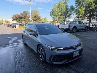 Volkswagen Golf GTI 2025 SE 4 puertas portón trasero