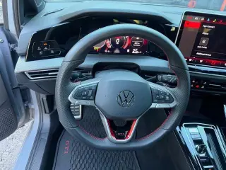 Volkswagen Golf GTI 2025 SE 4 puertas portón trasero