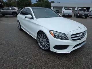 Mercedes-Benz Clase C 2018 C 300 Sedán de 4 puertas