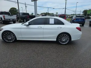 Mercedes-Benz Clase C 2018 C 300 Sedán de 4 puertas