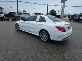 Mercedes-Benz Clase C 2018 C 300 Sedán de 4 puertas