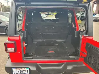 Jeep Wrangler Unlimited 2018 4x4 Sport SUV de 4 puertas (lanzamiento de mitad de año)