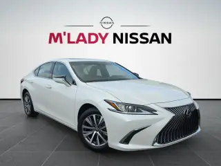 Sedán de 4 puertas Lexus ES 250 AWD 2021