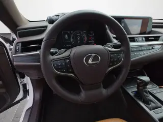 Sedán de 4 puertas Lexus ES 250 AWD 2021