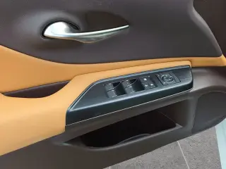Sedán de 4 puertas Lexus ES 250 AWD 2021