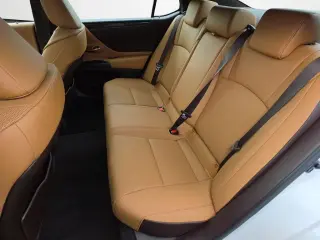 Sedán de 4 puertas Lexus ES 250 AWD 2021