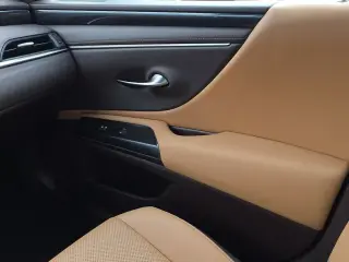 Sedán de 4 puertas Lexus ES 250 AWD 2021
