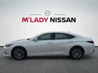 Sedán de 4 puertas Lexus ES 250 AWD 2021
