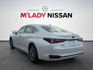 Sedán de 4 puertas Lexus ES 250 AWD 2021