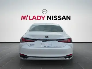 Sedán de 4 puertas Lexus ES 250 AWD 2021