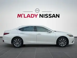 Sedán de 4 puertas Lexus ES 250 AWD 2021