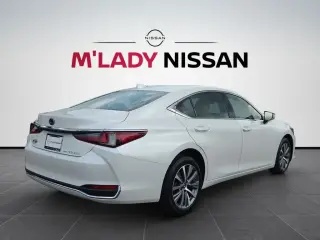 Sedán de 4 puertas Lexus ES 250 AWD 2021