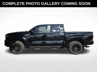 Toyota Tacoma 2024 4x4 TRD Sport 4 puertas Doble Cabina Caja Corta 5.0 pies 8A