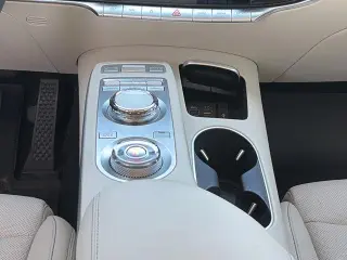 Genesis GV70 2023 AWD 2.5T Standard SUV de 4 puertas