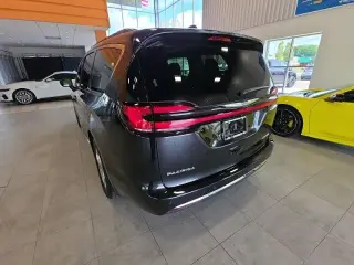 Chrysler Pacifica 2023 Limited Miniván de 4 puertas