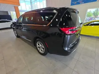 Chrysler Pacifica 2023 Limited Miniván de 4 puertas