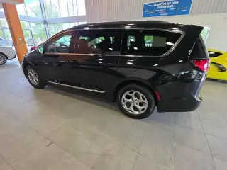 Chrysler Pacifica 2023 Limited Miniván de 4 puertas