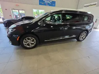 Chrysler Pacifica 2023 Limited Miniván de 4 puertas
