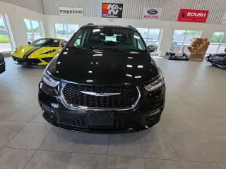 Chrysler Pacifica 2023 Limited Miniván de 4 puertas