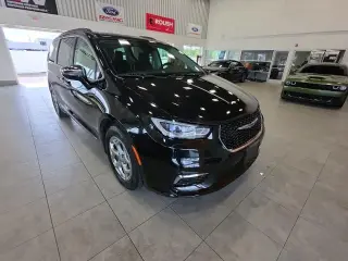 Chrysler Pacifica 2023 Limited Miniván de 4 puertas