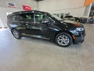 Chrysler Pacifica 2023 Limited Miniván de 4 puertas