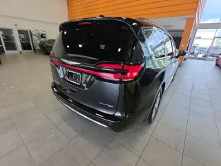 Chrysler Pacifica 2023 Limited Miniván de 4 puertas