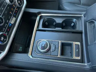 Ford Expedition 2024 4x2 XLT SUV de 4 puertas