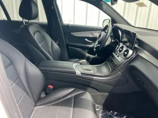 Mercedes-Benz GLC 2022 SUV de 4 puertas GLC 300