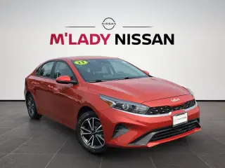 Sedán Kia Forte LXS de 4 puertas 2023
