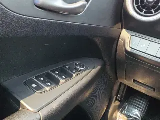 Sedán Kia Forte LXS de 4 puertas 2023