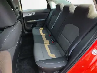 Sedán Kia Forte LXS de 4 puertas 2023