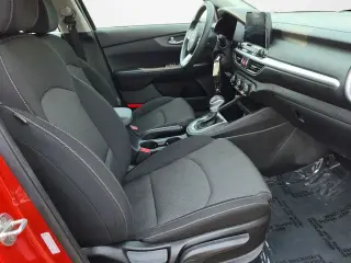 Sedán Kia Forte LXS de 4 puertas 2023