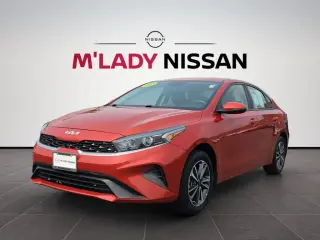 Sedán Kia Forte LXS de 4 puertas 2023