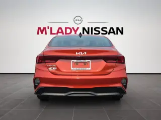 Sedán Kia Forte LXS de 4 puertas 2023