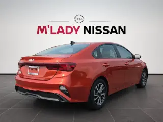 Sedán Kia Forte LXS de 4 puertas 2023