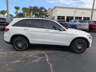 Mercedes-Benz GLC 2022 SUV GLC 300 de 4 puertas