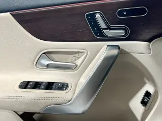 Mercedes-Benz Clase A 2022 Sedán de 4 puertas A 220