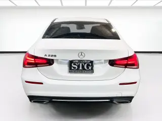 Mercedes-Benz Clase A 2022 Sedán de 4 puertas A 220