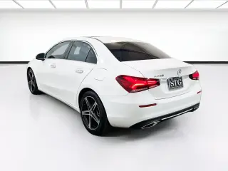 Mercedes-Benz Clase A 2022 Sedán de 4 puertas A 220