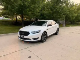 Ford Taurus 2016