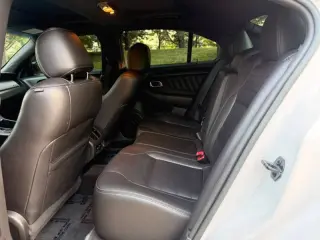 Ford Taurus 2016