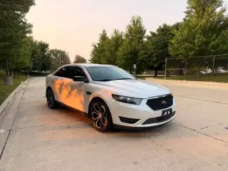 Ford Taurus 2016