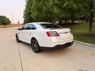 Ford Taurus 2016